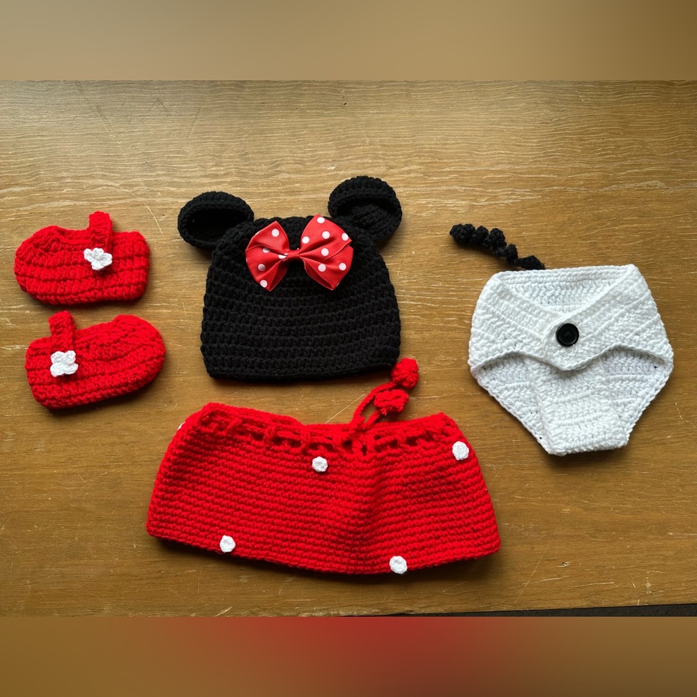Minnie Mouse Crochet Baby Outfit with Hat and Booties